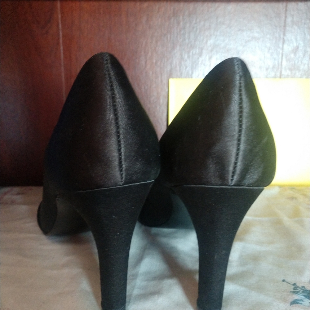 Heels - Picture 4 of 9